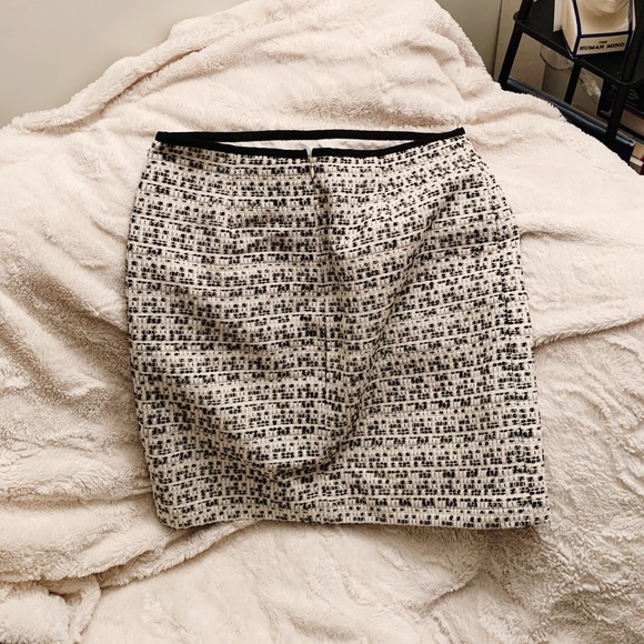 VINCE CAMUTO pencil skirt - Picture 2 of 5